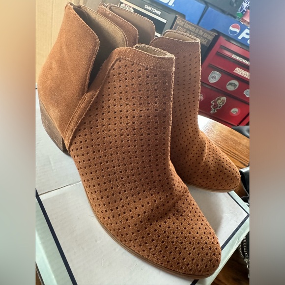 Booties Size 9.5 - Picture 3 of 3